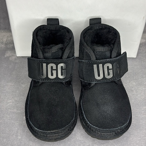 🔥🔥🔥UGG Black Suede toddler Boots Size: 9🔥🔥🔥 - Picture 3 of 9